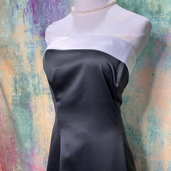 πTimeless & Elegant Black & White Gown - Prom - Formal - Wedding - Picture 4 of 14